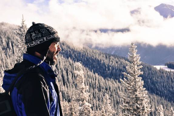 Admirando a beleza das montanhas que circundam Aspen, no Colorado, nos Estados Unidos